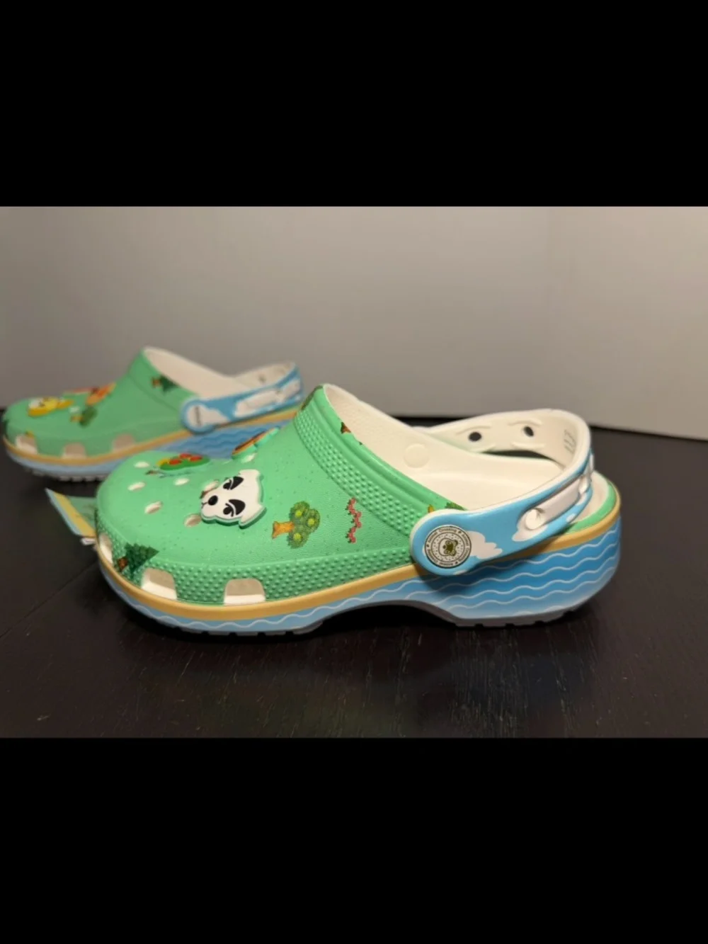 Crocs Animal Crossing Classic Clogs Unisex Big Kids J2/EU 33-34